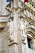 Bruxelles, Belgio - I palazzi della Grand Place. Hotel de Ville, dettaglio delle decorazioni. 